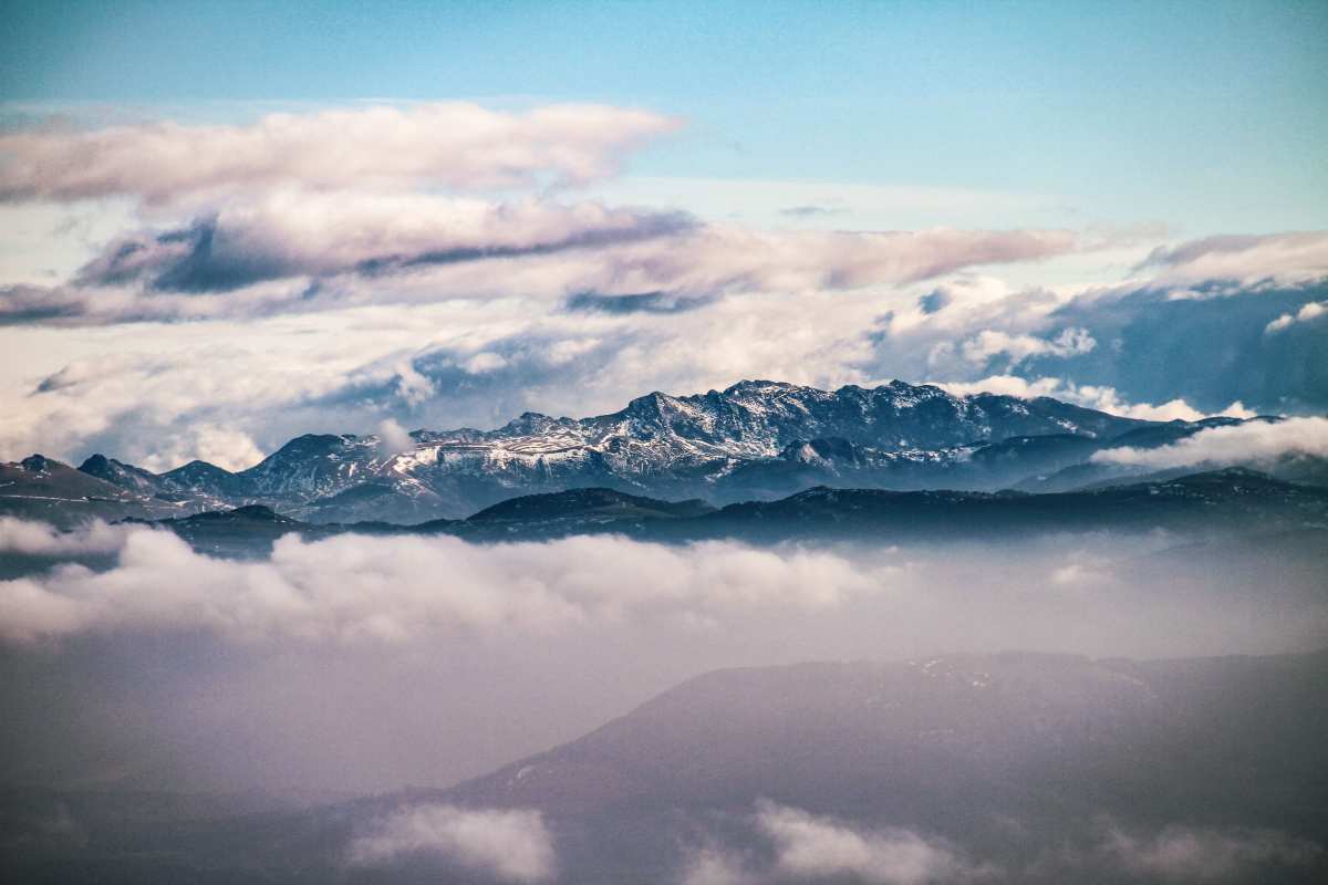 唯美山·白云光影